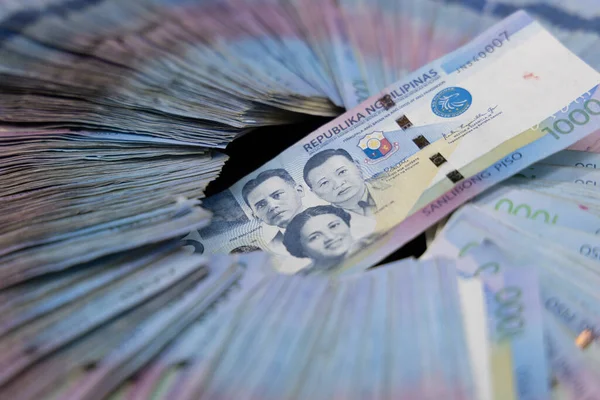Ein Stapel Von Tausend Philippinischen Banknoten Bargeld Aus Tausend Dollar — Stockfoto