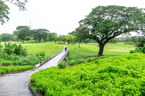 Όμορφο Τοπίο Στο Γήπεδο Γκολφ Στις Φιλιππίνες — Φωτογραφία Αρχείου