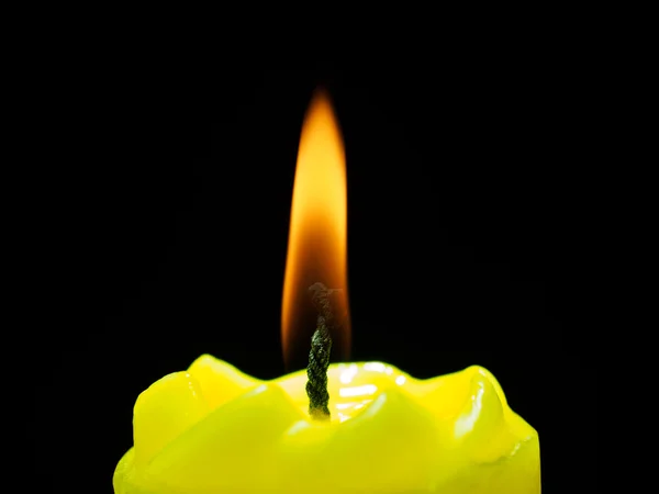 Žlutá svíčka světlo — Stock fotografie