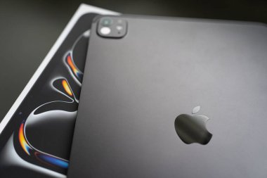 Samut Prakan Tayland OCT 8 2025: Apple iPad Pro M4 11 inç.