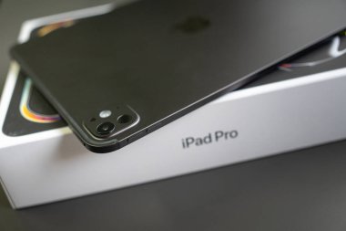 Samut Prakan Tayland OCT 8 2025: Apple iPad Pro M4 11 inç.