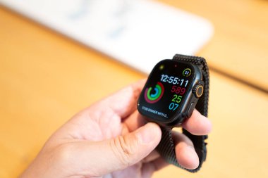 Apple Store Central World 'de Apple Watch Ultra 3' ü tutuyor..