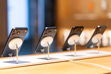 Apple launch new smartphone iPhone 17 Series. Comparing and testing the new iPhone 17 as well as iPhone 17 Pro max and 17 Pro in a Store.