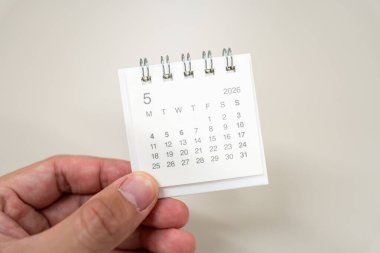 El Tutma Küçük Masa Takvimi Mayıs 2026 Planlama için. zaman yönetimi, etkinlik planlaması, randevu ayarlama ve kişisel organizasyon.