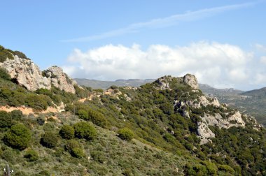 Dağlarda dağlık manzara.