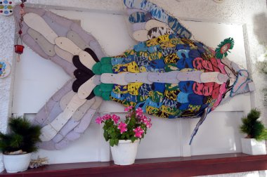 Demir plakaları eğitmek için bir balık.