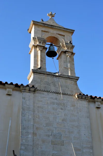 Un campanile in pietra . — Foto Stock