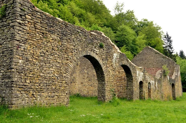 Ruine einer ehemaligen Gießerei. — Stockfoto