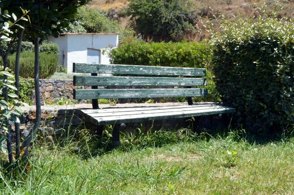 A bench in a garden. — Stock Photo, Image