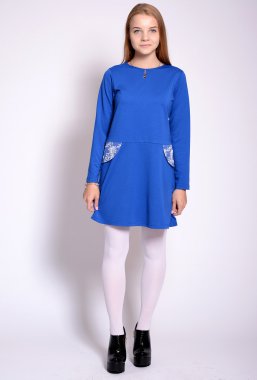 Genç kız öğrenci. İzole stüdyo portre