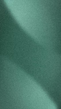 Derin mavi, yeşil ve menekşe rengi bulanık olan soyut kumlu dikey arkaplan. Ilık sarı ışık sızıntıları tasarımlar için dengesiz bir arkaplan oluşturur