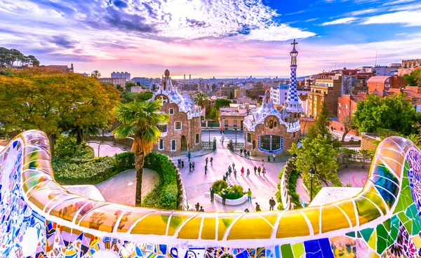 BARCELONA, SPAIN - FEBRUARY 18: View of the city from Park Guell in Barcelona, Spain on February 18, 2016. — Stock Photo, Image