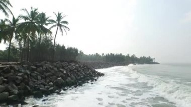 42 Thekkady giderken