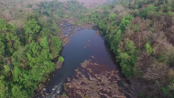 Водопады Атирапалли на юго-западном побережье Индии — стоковое видео