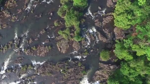 Athirapally Cachoeiras na costa sudoeste da Índia — Vídeo de Stock