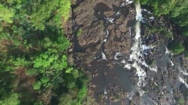 14 Athirapally şelaleler