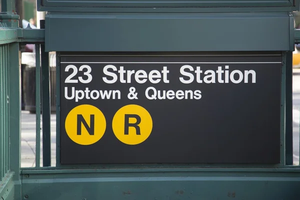 Estados Unidos - Nueva York - Signo del metro — Foto de Stock