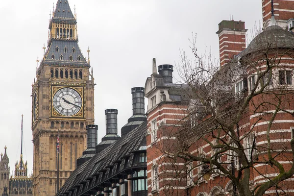 Великобритания - Лондон - The Big Ben and The Palace of Westminster — стоковое фото