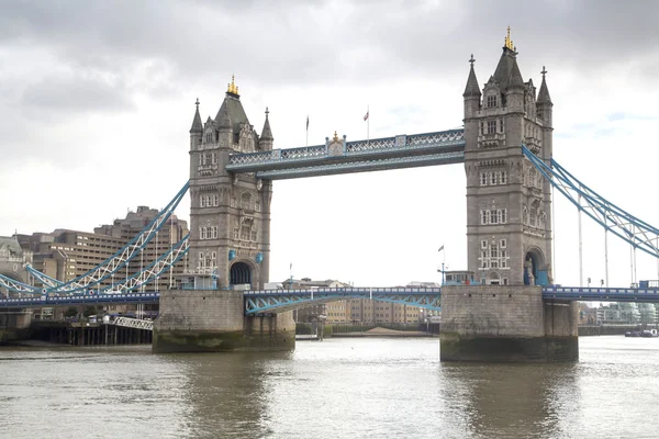 Великобритания - Лондон - Тауэрский мост — стоковое фото