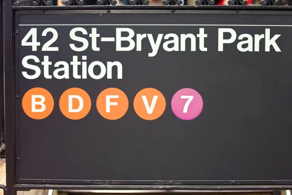 Estados Unidos - Nueva York - Signo del metro — Foto de Stock