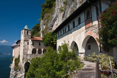 Maggiore Gölü - Santa Caterina del Sasso Hermitage 