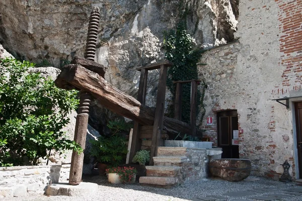 Maggiore Lake - Hermitage van Santa Caterina del Sasso — Stockfoto