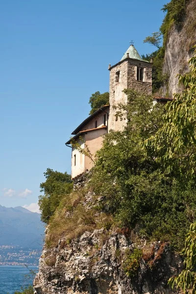 Maggiore sjön - Hermitage av Santa Caterina del Sasso — Stockfoto