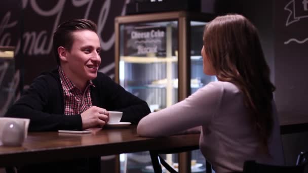 Couple in cafe having a conversation and drinking coffee — Stock Video