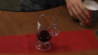 Barmen mocco yapma. Yakın çekim