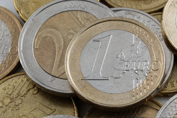 İki euro sikke üzerinde bir euro