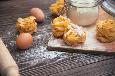 Ahşap masa tanımlama bilgisi madde yakın çekim havai çekim.