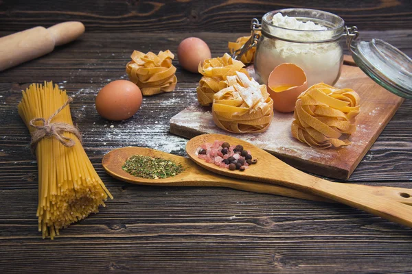 Still life with raw homemade pasta and ingredients — Stock Photo, Image