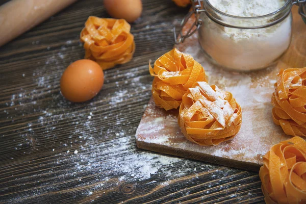 Ahşap masa tanımlama bilgisi madde yakın çekim havai çekim.