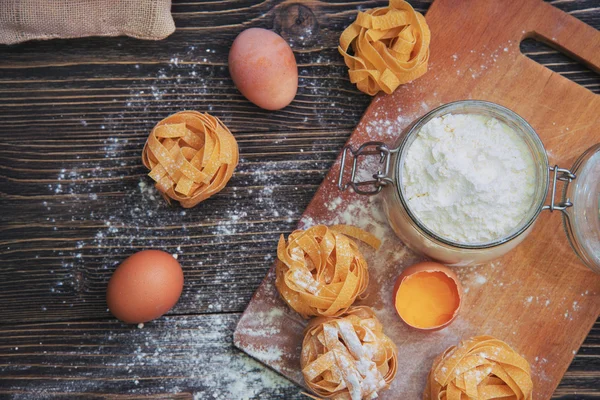 Ahşap masa tanımlama bilgisi madde yakın çekim havai çekim.