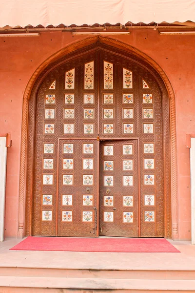 Πόρτες, ένθετο μάρμαρο και πέτρες, Άγκρα, Ινδία — Φωτογραφία Αρχείου