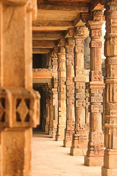 Kolonner Ett Antikt Tempel Indien — Stockfoto