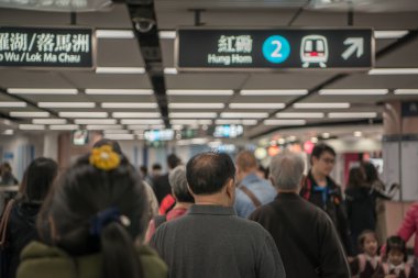 Hong Kong - 29 Mart: Metro tren istasyonu üzerinde 29 Mart 2016 yılında Merkez, Hong Kong. Hong Kong'daki en popüler taşıma MTR olduğunu