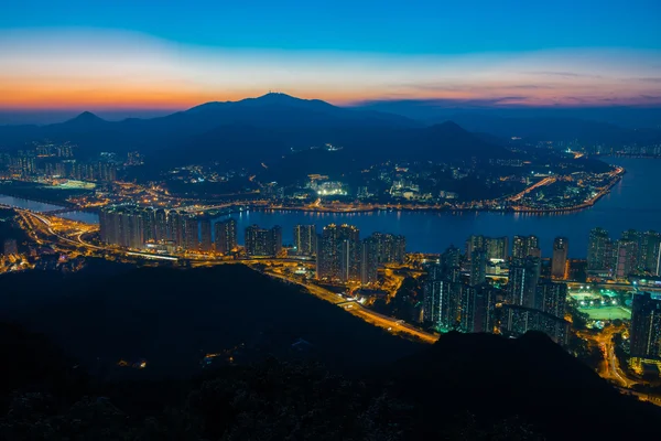 Paisaje de montaña al atardecer en el centro de Ma en shan, Hong kong — Foto de Stock