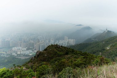 Güzel sisli sabah manzarası Kowloon Tepesi, Hong Kong