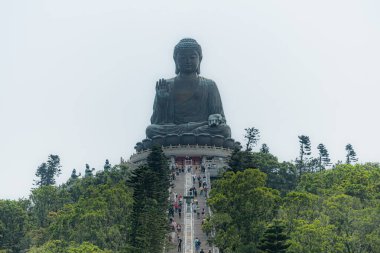 Lantau Adası 'ndaki Ngong Ping' de Tian Tan Buddha heykeli. Hong Kong 'da önemli ve popüler. 