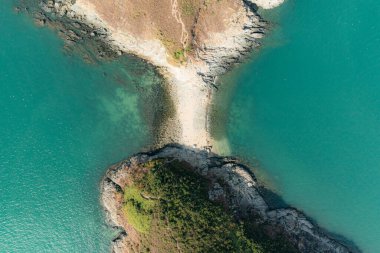 Hong Kong 'un güneyindeki Yuk Kwai Shan olarak da bilinen Johnston Dağı' ndan Aberdeen Tayfun Sığınakları ve Ap Lei Chau Sin 'in hava görüntüsü.