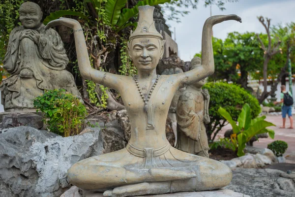 Estatuas antiguas en el templo de Bangkok, Tailandia — Foto de Stock