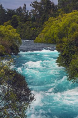 Huka Şelaleleri, Yeni Zelanda 'daki Taupo Gölü' nü boşaltan Waikato Nehri üzerindeki bir şelale setidir..