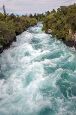 Huka Şelaleleri, Yeni Zelanda 'daki Taupo Gölü' nü boşaltan Waikato Nehri üzerindeki bir şelale setidir..
