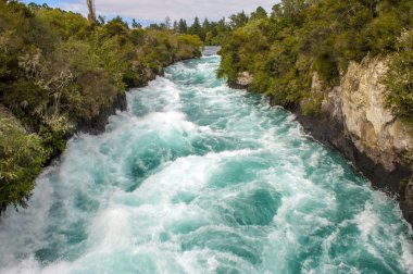 Huka Şelaleleri, Yeni Zelanda 'daki Taupo Gölü' nü boşaltan Waikato Nehri üzerindeki bir şelale setidir..