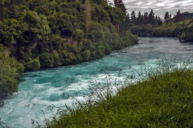 Huka Şelaleleri, Yeni Zelanda 'daki Taupo Gölü' nü boşaltan Waikato Nehri üzerindeki bir şelale setidir..