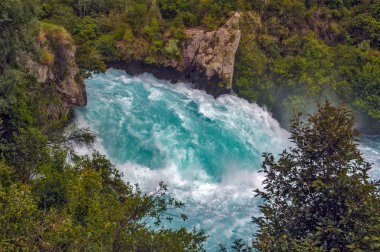 Huka Şelaleleri, Yeni Zelanda 'daki Taupo Gölü' nü boşaltan Waikato Nehri üzerindeki bir şelale setidir..