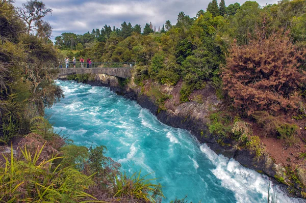 Huka Şelaleleri, Yeni Zelanda 'daki Taupo Gölü' nü boşaltan Waikato Nehri üzerindeki bir şelale setidir..