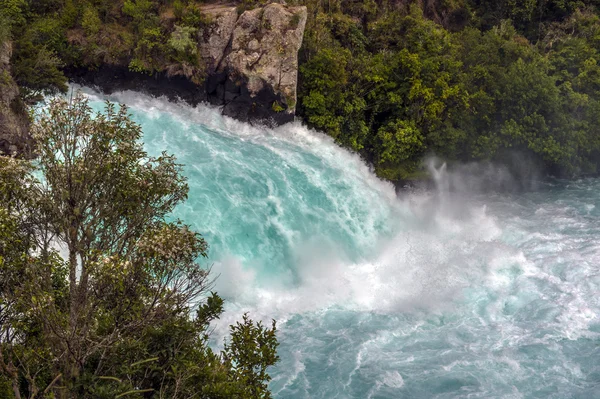 Air Terjun Huka adalah satu set air terjun di Sungai Waikato yang mengeringkan Danau Taupo di Selandia Baru. — Stok Foto