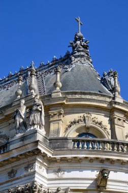 Versailles, Fransa Sarayı önünde Kraliyet Şapel süslü binaların